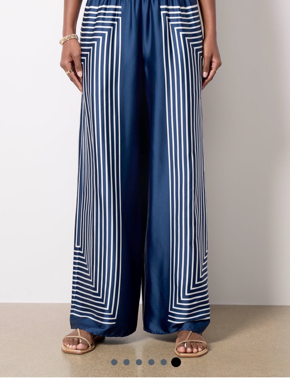 Evereve elastic waist print satin pants size large navy with white print - Picture 13 of 13
